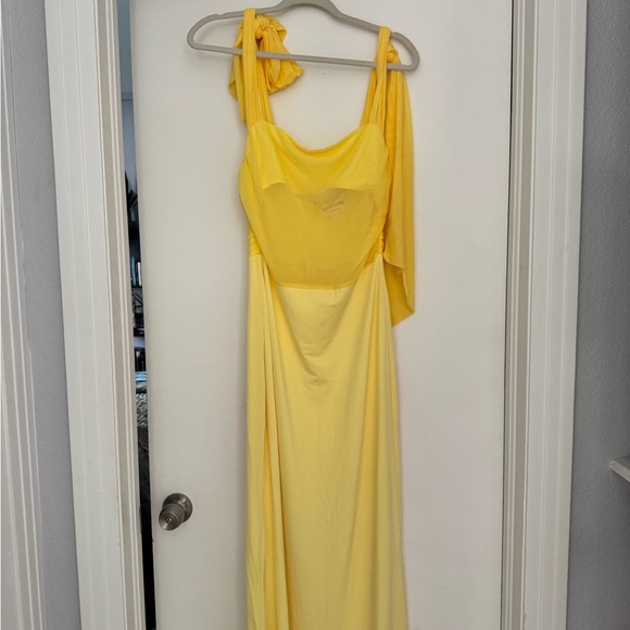 Selfie Leslie Vibrant Yellow Dress - Picture 2 of 3